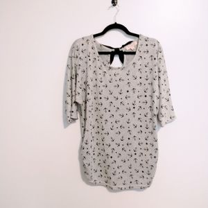 NWT Tempted grey anchor top with large black bow in the back. Size medium
